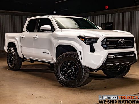 Used 2025 Toyota Tacoma SR5 AWD/4WD image 1