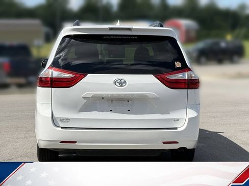 Used 2019 Toyota Sienna LE FWD image 3