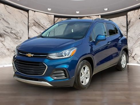 Used 2019 Chevrolet Trax LT w/ LT Convenience Package FWD image 2