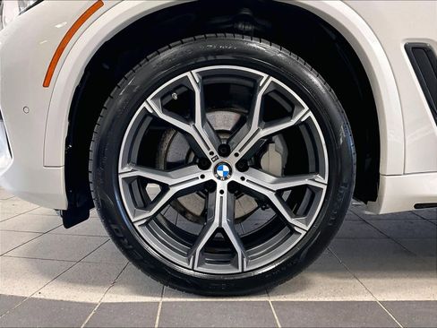 Used 2023 BMW X5 xDrive40i w/ M Sport Package AWD/4WD image 7