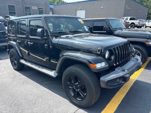 Used 2020 Jeep Wrangler Unlimited Sahara AWD/4WD image 2