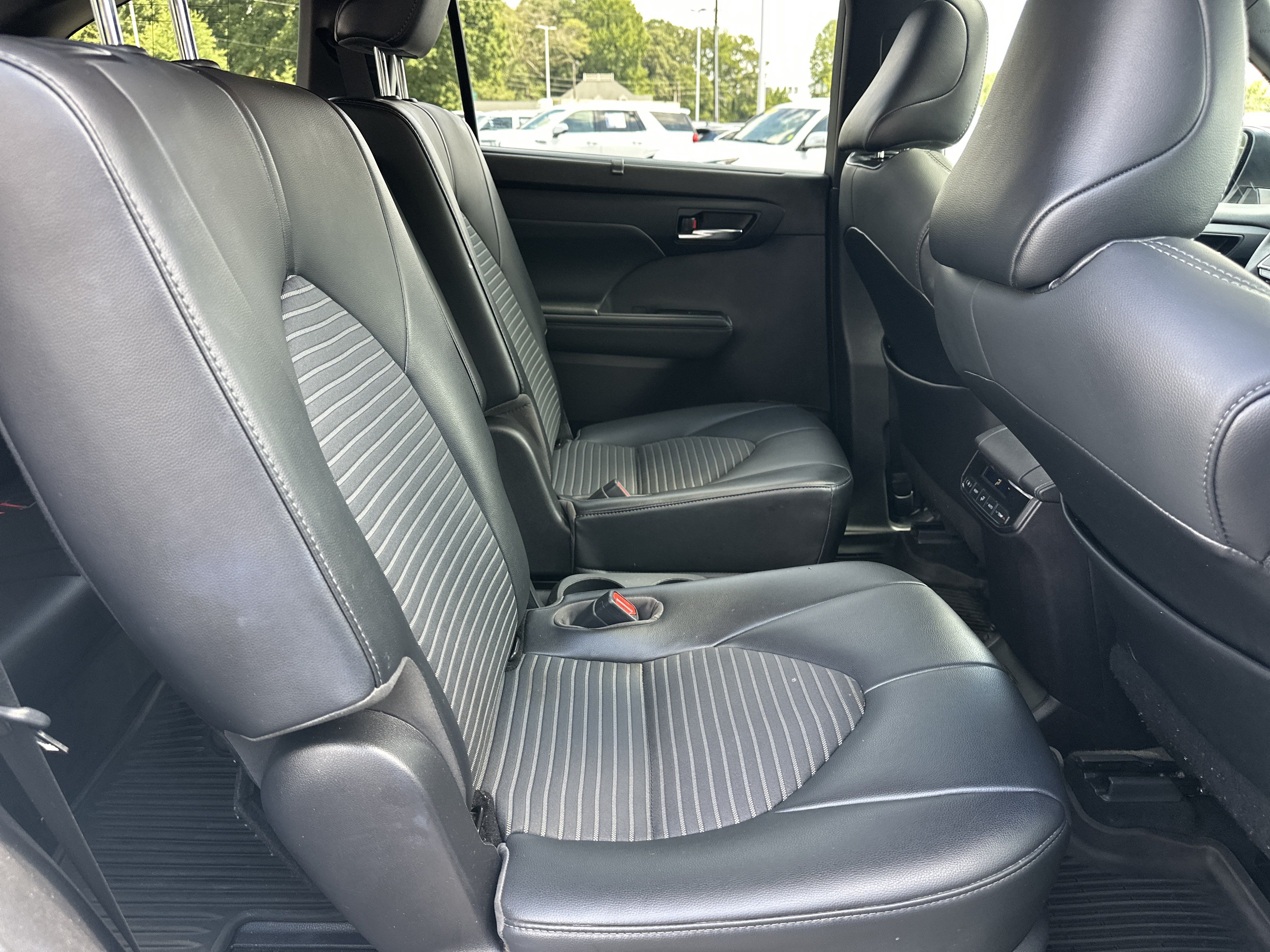 Used 2021 Toyota Highlander XSE FWD image 16