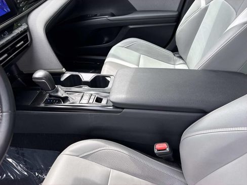 Used 2025 Toyota Camry SE FWD image 21