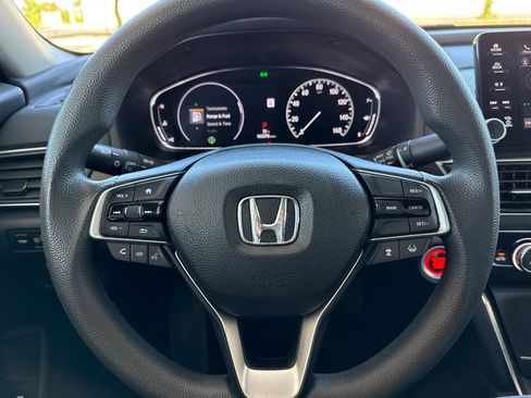 Used 2018 Honda Accord EX image 33
