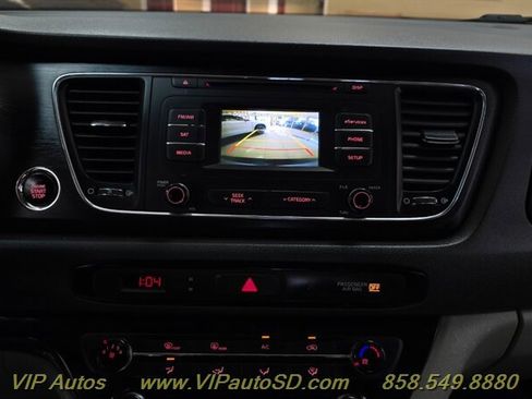 Used 2017 Kia Sedona LX w/ LX Essentials Premium Package FWD image 24
