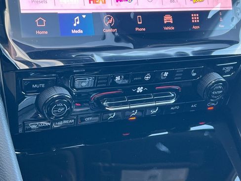 New 2025 Jeep Grand Cherokee L Limited w/ Luxury Tech Group II image 22