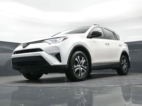 Used 2017 Toyota RAV4 LE image 28