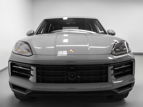Certified 2025 Porsche Cayenne image 8