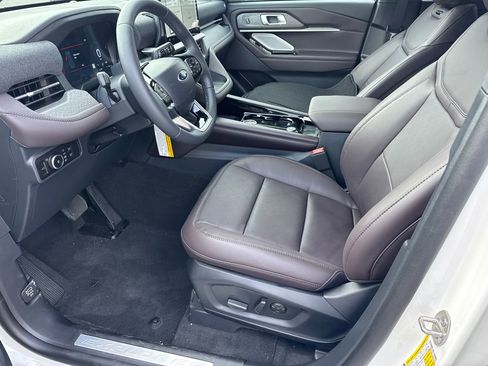New 2026 Ford Explorer Platinum image 32
