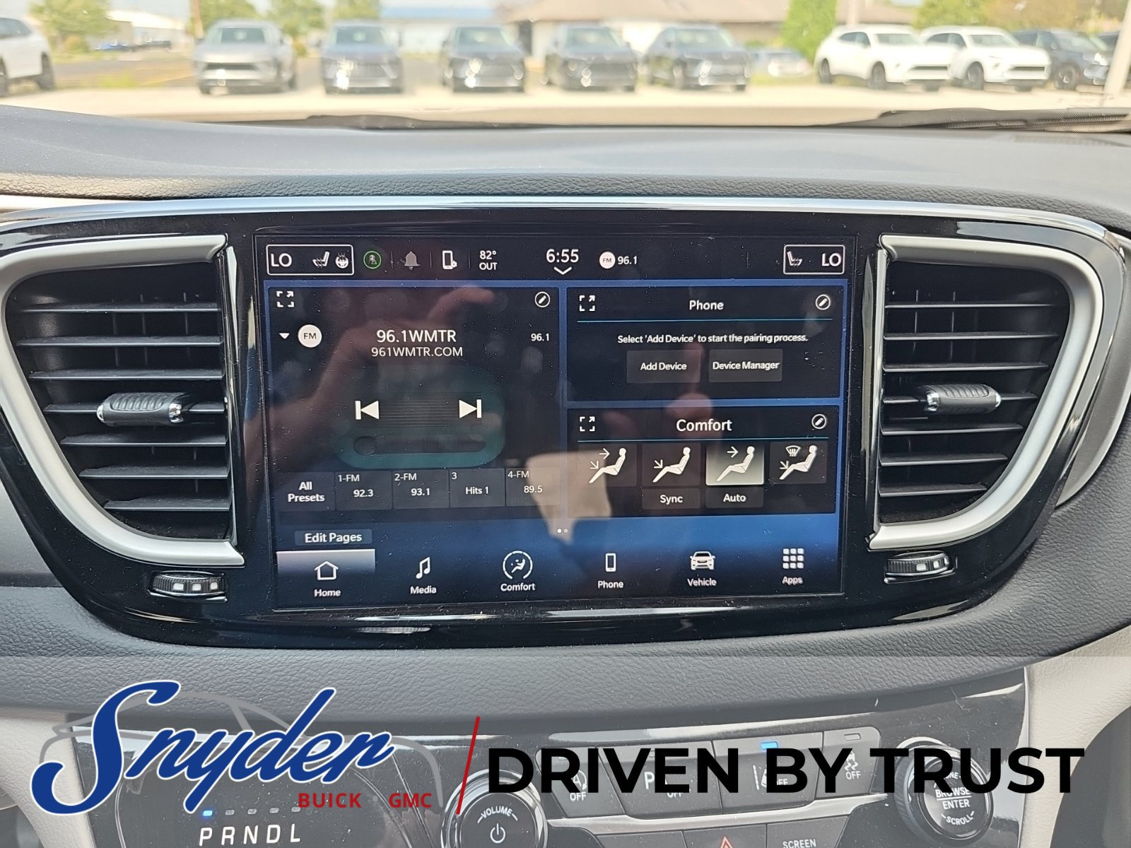 Used 2023 Chrysler Pacifica Touring-L FWD image 10