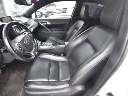 Used 2017 Lexus CT 200h w/ Navigation System Package FWD image 8