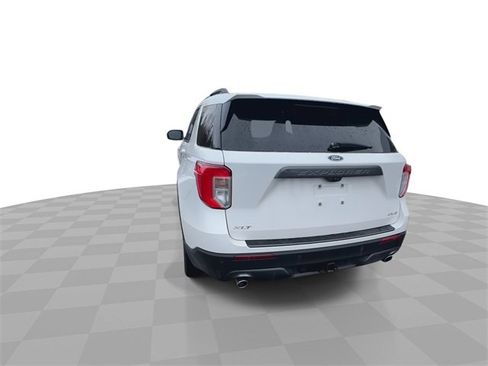 Used 2022 Ford Explorer XLT w/ Equipment Group 202A image 7