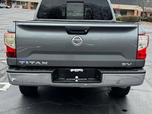 Used 2017 Nissan Titan SV image 4