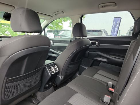 Used 2023 Kia Sorento LX AWD/4WD image 14