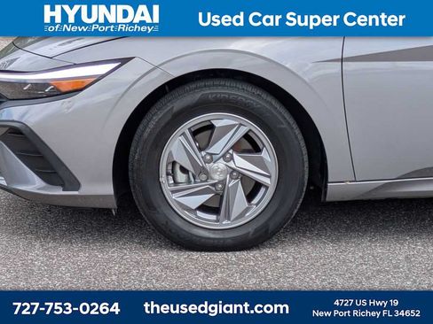 Used 2024 Hyundai Elantra SE FWD image 10