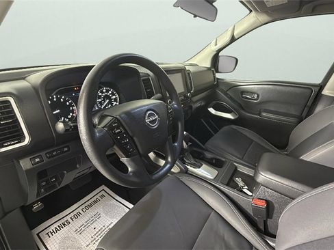 Used 2022 Nissan Frontier SV image 18