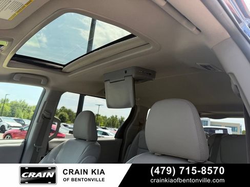 Used 2017 Toyota Sienna XLE w/ XLE Navigation Package FWD image 22
