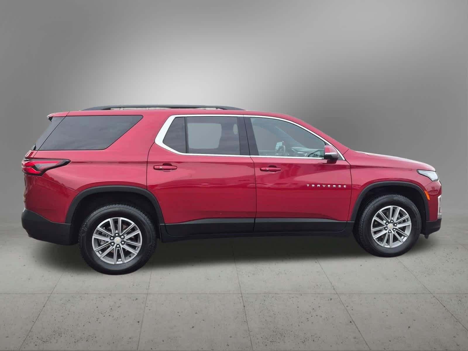 Used 2023 Chevrolet Traverse LT FWD image 7