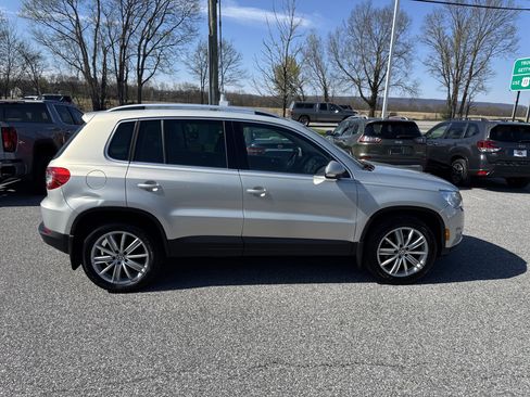 Used 2011 Volkswagen Tiguan S image 28