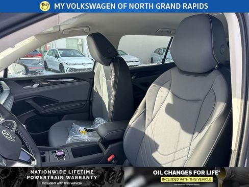 New 2026 Volkswagen Tiguan SE image 11