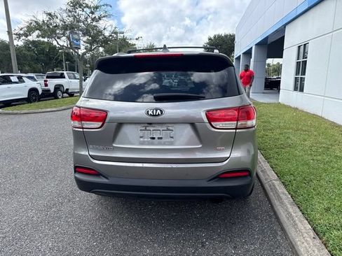 Used 2016 Kia Sorento FWD w/ LX Convenience Package image 3