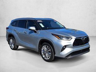 Used 2023 Toyota Highlander Platinum AWD/4WD video 3