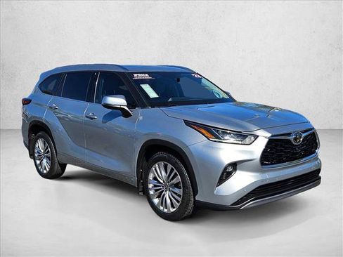 Used 2023 Toyota Highlander Platinum AWD/4WD image 3