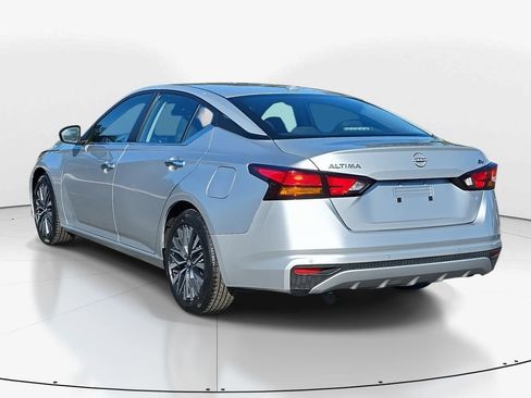 Used 2024 Nissan Altima 2.5 SV image 7
