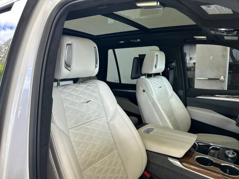 Used 2025 Cadillac Escalade Sport Platinum AWD/4WD image 33