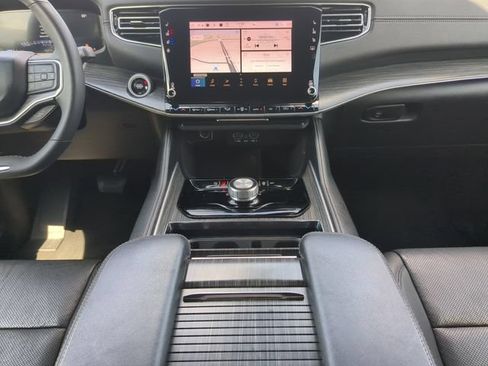 Used 2024 Jeep Wagoneer Series II w/ Flexible Seating Group RWD image 18