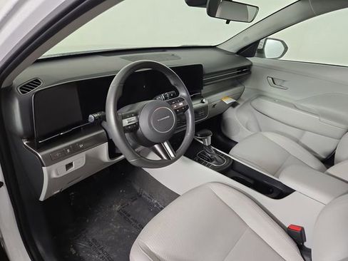 Used 2025 Hyundai Kona SEL image 13