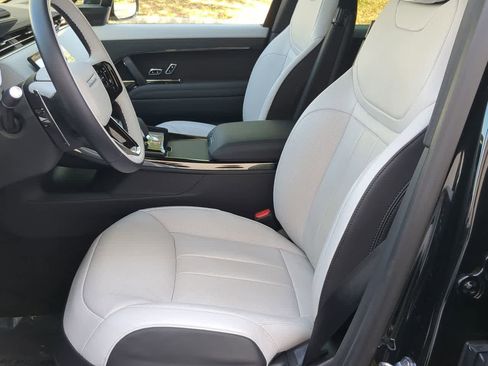 Used 2025 Land Rover Range Rover Sport Dynamic SE image 16