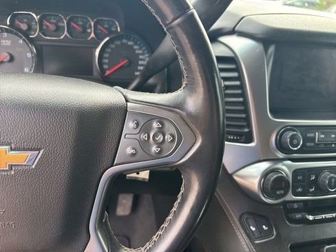 Used 2020 Chevrolet Suburban LT RWD image 18