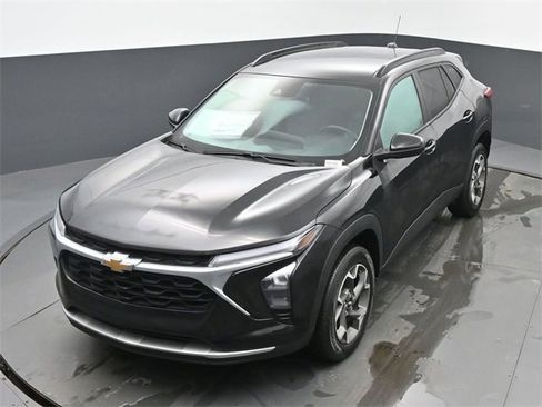 Used 2024 Chevrolet Trax LT w/ Driver Confidence Package image 38