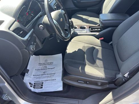 Used 2017 Chevrolet Traverse LT w/ Traveler's Package AWD/4WD image 16