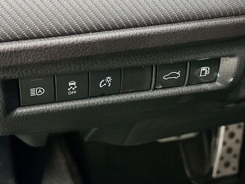 Used 2025 Toyota Camry SE FWD image 17
