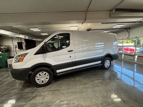 Used 2018 Ford Transit 250 130 Low Roof w/ Exterior Upgrade Package image 5