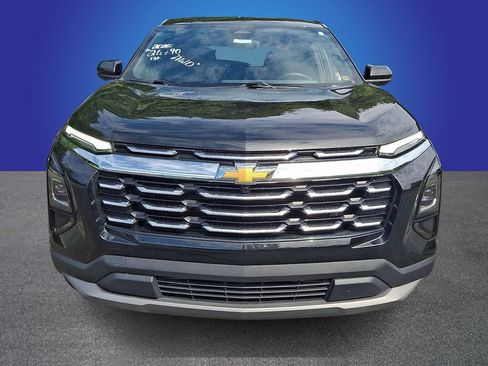Used 2025 Chevrolet Equinox LT AWD/4WD image 2