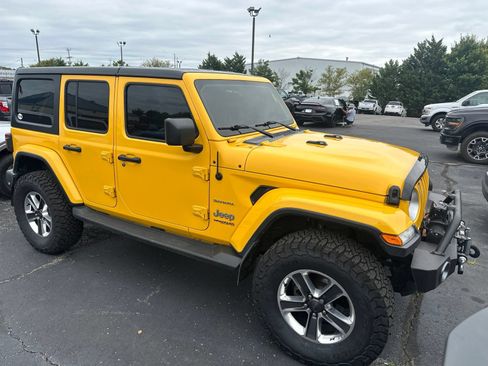 Used 2018 Jeep Wrangler Unlimited Sahara w/ Cold Weather Group AWD/4WD image 3