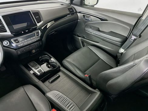 Used 2016 Honda Pilot Touring image 11