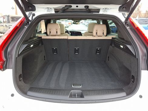 Used 2024 Cadillac XT4 Luxury w/ Cold Weather Package image 20