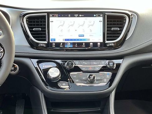 New 2026 Chrysler Pacifica Limited w/ S Appearance Package image 15