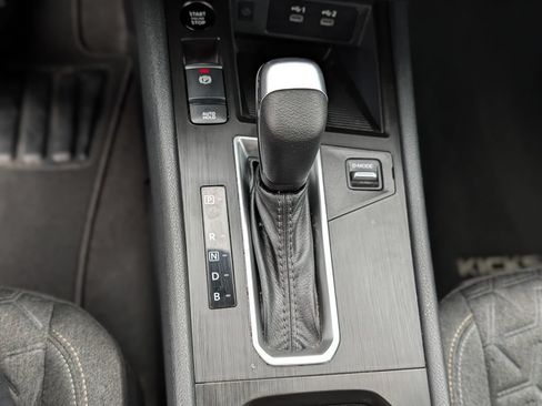Used 2025 Nissan Kicks SV FWD image 32