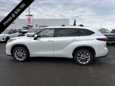 Used 2022 Toyota Highlander Limited image 4