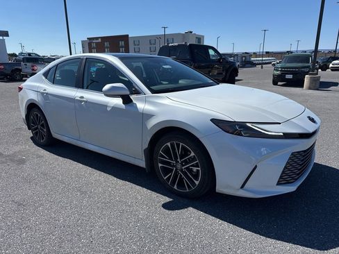 Used 2026 Toyota Camry XLE image 1