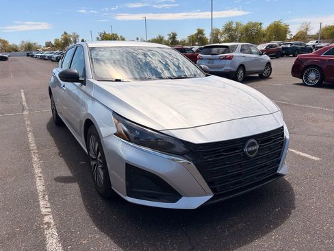 Used 2024 Nissan Altima 2.5 SV FWD image 4