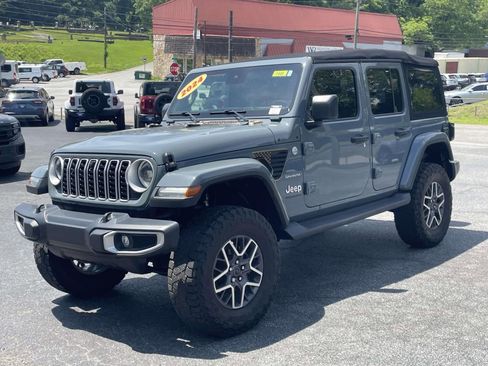 Used 2024 Jeep Wrangler Unlimited Sahara w/ Technology Group AWD/4WD image 7