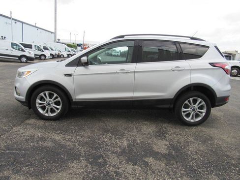 Used 2018 Ford Escape SE w/ Ford Safe & Smart Package FWD image 6
