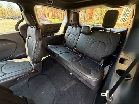 New 2026 Chrysler Pacifica Select image 12