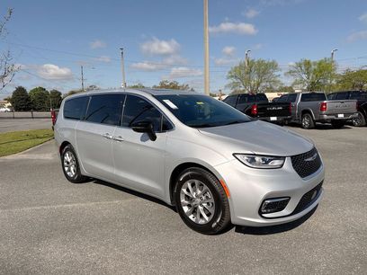 New 2026 Chrysler Pacifica Limited w/ Trailer Tow Group